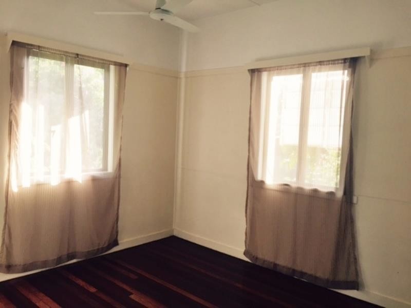 6 Dobbs Street, The Range QLD 4700